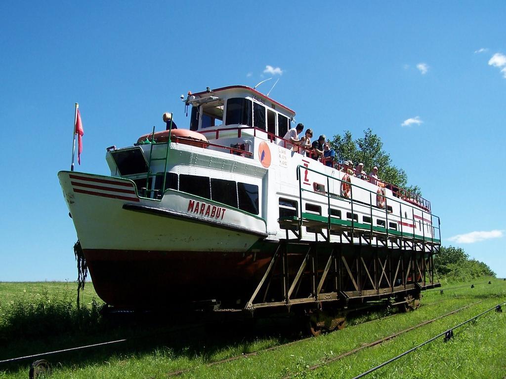 Pensjonat M.F. Hotell Elblag Exteriör bild